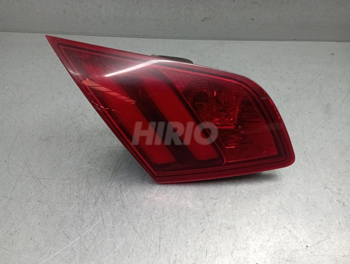 Peugeot 308 lumière dans le coffre arrière gauche