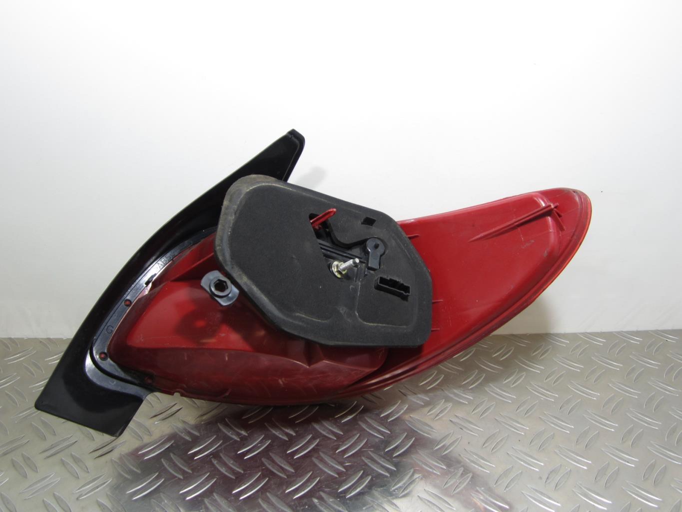 Feu arrière peugeot 206 gauche